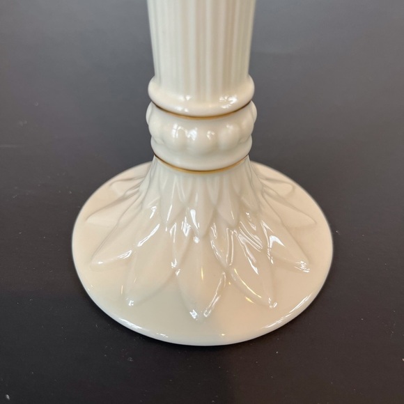 Lenox Ivory Bud Vase trimmed in Gold - Picture 4 of 8
